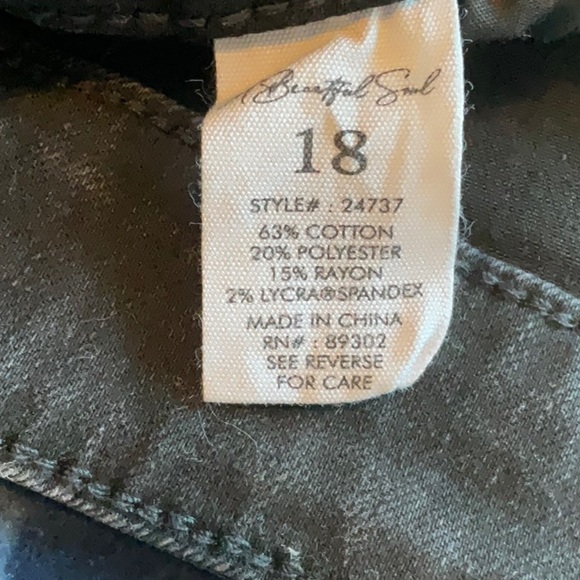 A Beautiful Soul Black Wash 5” High Rise Jean Short Size 18, NWT - Picture 13 of 15
